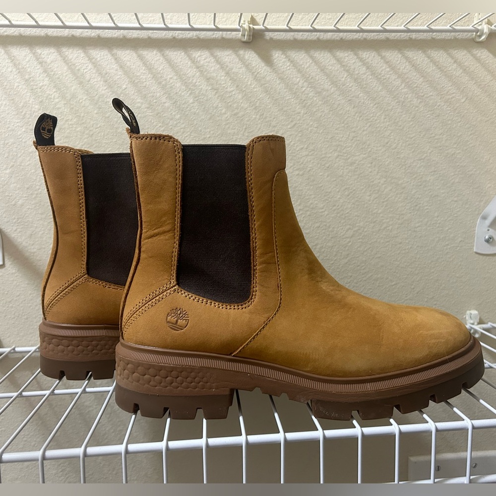 Cortina Valley Chelsea Boot Women’s Size 9